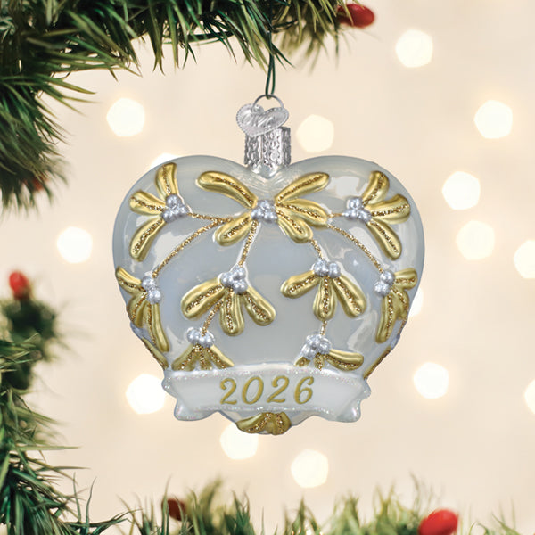 2026 heart glass ornament in silver with mistletoe pattern