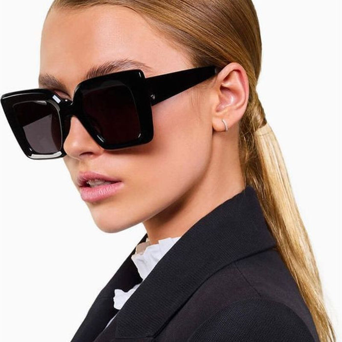 Amour, Gloss Black/Black Polarised Lenses