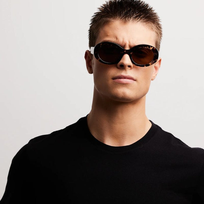 Beautiful Stranger, Honey Turtle/Brown Lenses