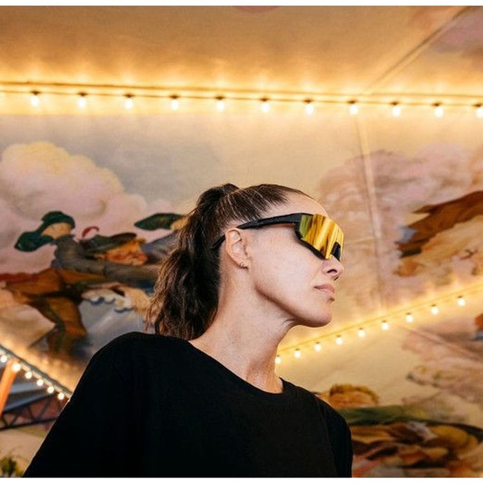 Siri, Black/Red Mirror Lenses