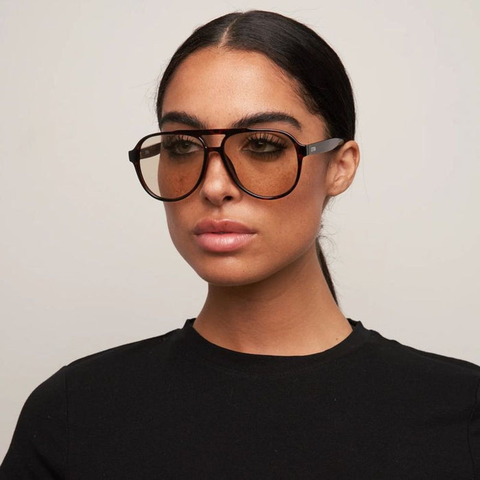 Stevie, Tort/Brown Lenses